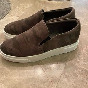 Arizona Camo Slip On Sneaker Size 9M